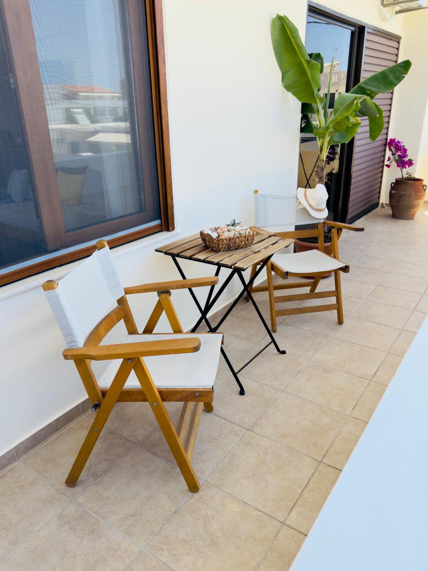 White Lily Apartment *