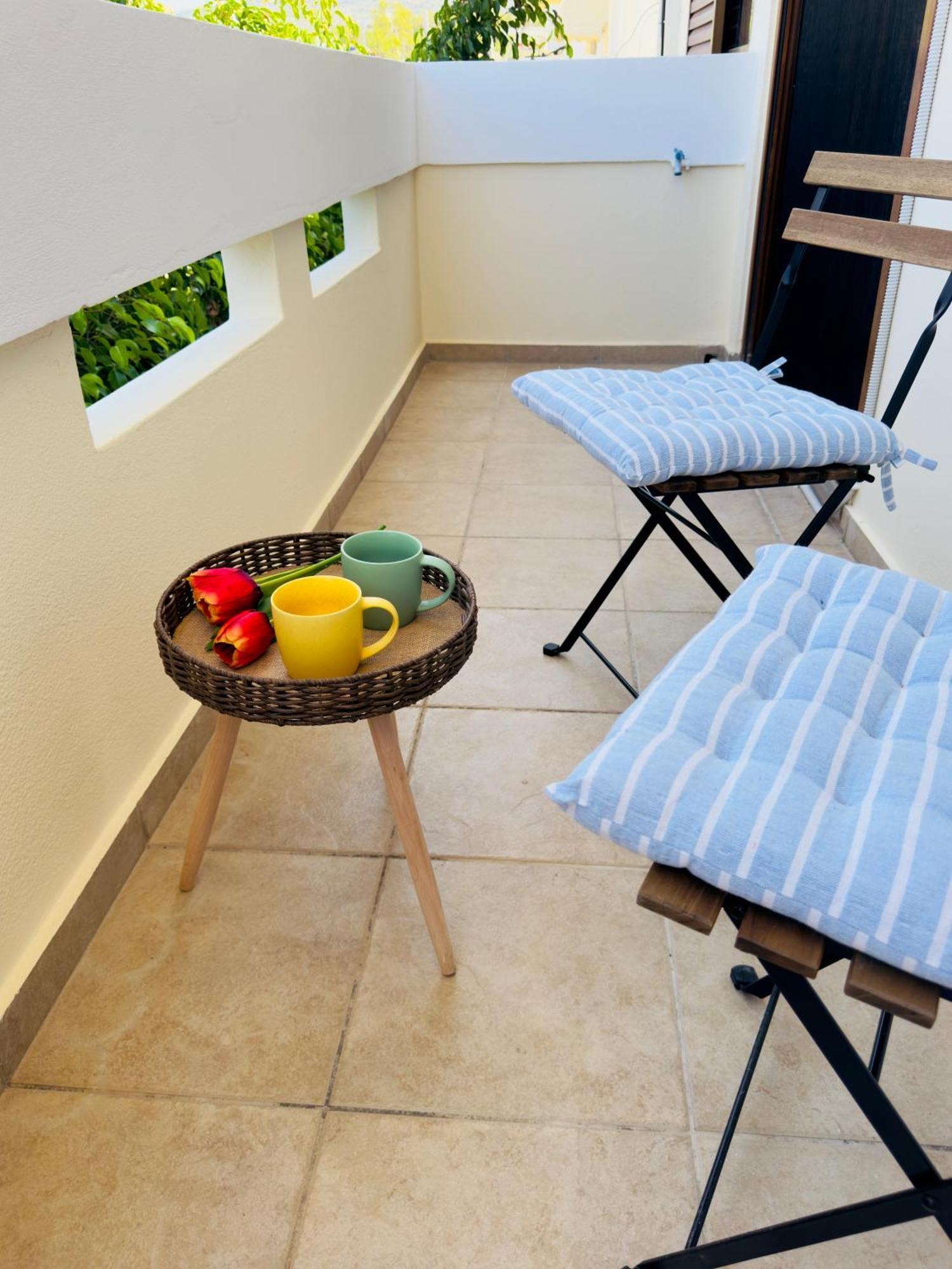 White Lily Apartment *